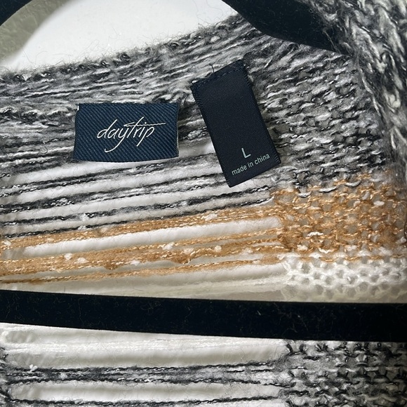 Daytrip Shredded Back Knit Cardigan Size Large Striped Longline Duster - Picture 6 of 9